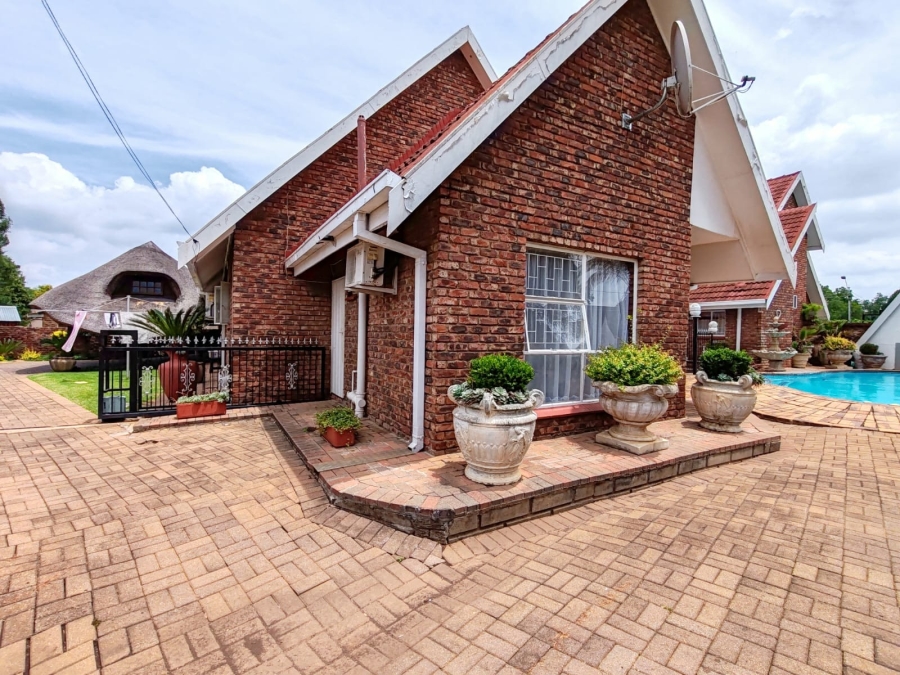 3 Bedroom Property for Sale in Van Der Hoff Park North West